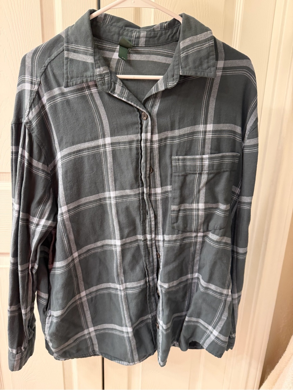 Wild Fable Green and White Plaid Button-Down Shirt with Pockets
